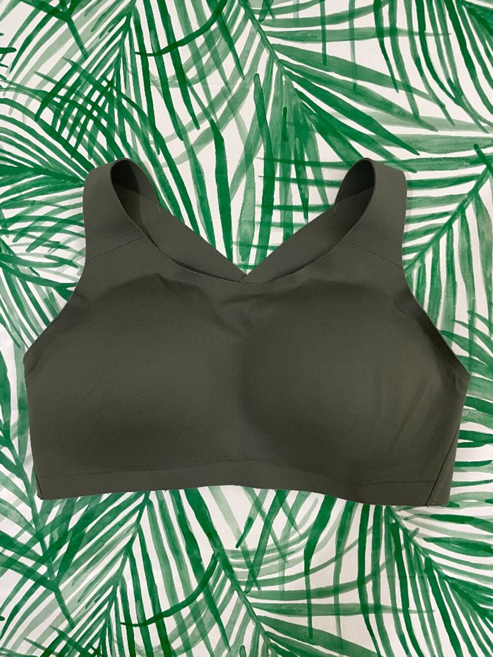 Lululemon Enlite Sports Bra in Army Green Size 36DD